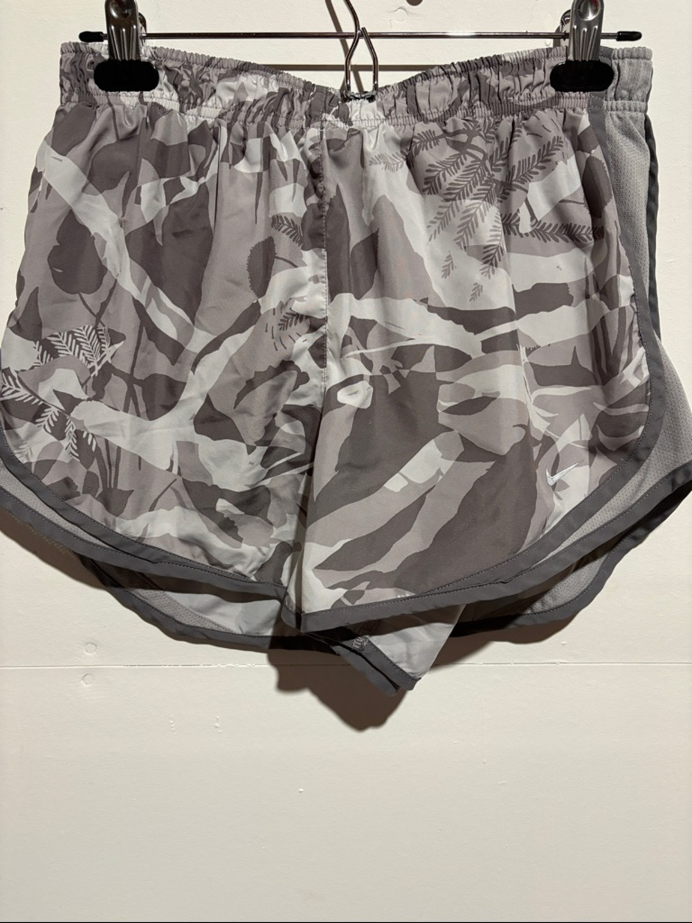 Women’s Nike Gray and White Camouflage Athletic Shorts Size Large